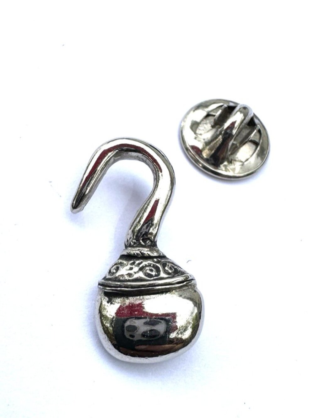 Vintage 1991 TriStar Pictures Peter Pan's Captain Hook Pinback Tie Lapel Pin